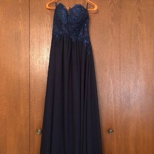 Brand new Navy strapless prom dress. Size 0-4